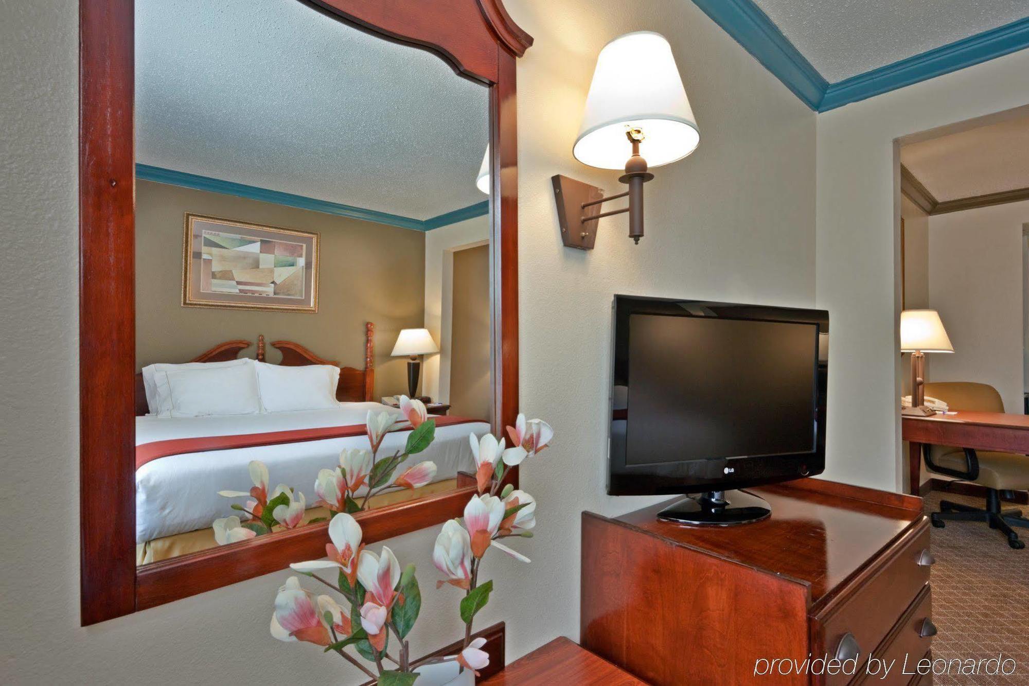 Holiday Inn Express & Suites Austin North Central, An Ihg Hotel Εξωτερικό φωτογραφία